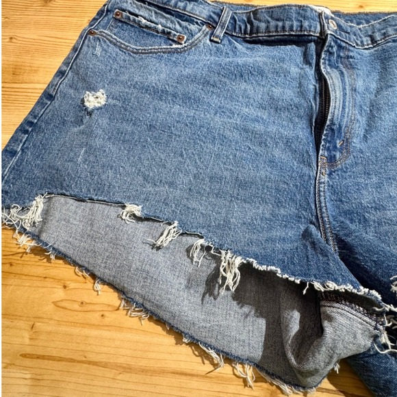 Abercrombie & Fitch The‎ Mom Short High Rise Distressed Denim Shorts Size 36 - Picture 3 of 7